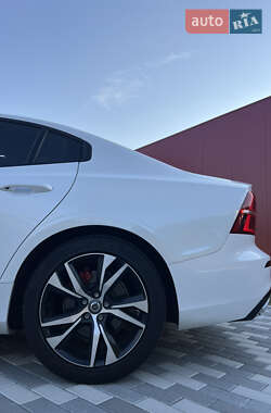 Седан Volvo S60 2019 в 