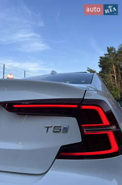 Седан Volvo S60 2019 в 