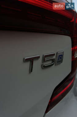 Седан Volvo S60 2019 в 