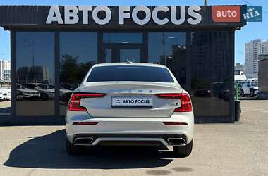 Седан Volvo S60 2019 в 
