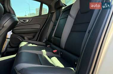 Седан Volvo S60 2019 в 