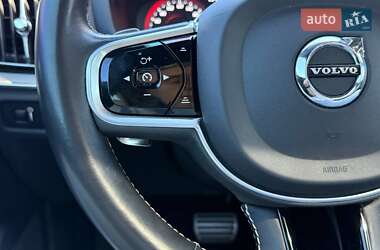 Седан Volvo S60 2019 в 