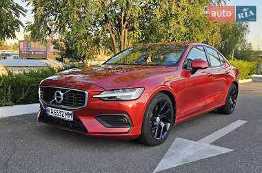 Седан Volvo S60 2019 в 