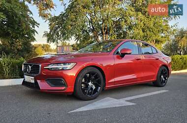 Седан Volvo S60 2019 в 