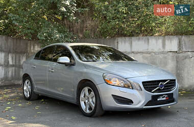 Седан Volvo S60 2013 в 