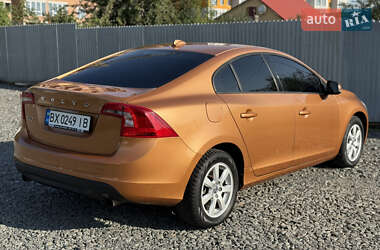Седан Volvo S60 2012 в 