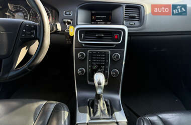 Седан Volvo S60 2012 в 