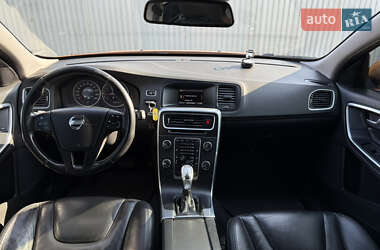 Седан Volvo S60 2012 в 