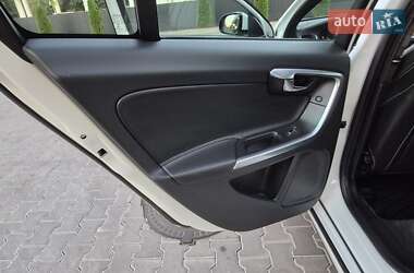 Седан Volvo S60 2017 в 