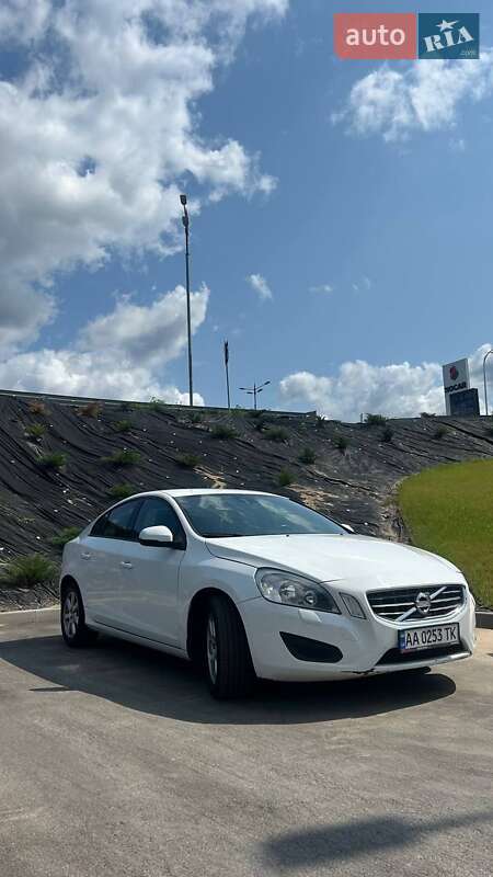 Седан Volvo S60 2011 в 