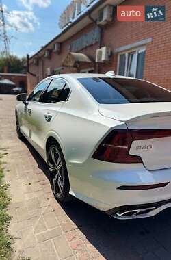 Седан Volvo S60 2020 в 