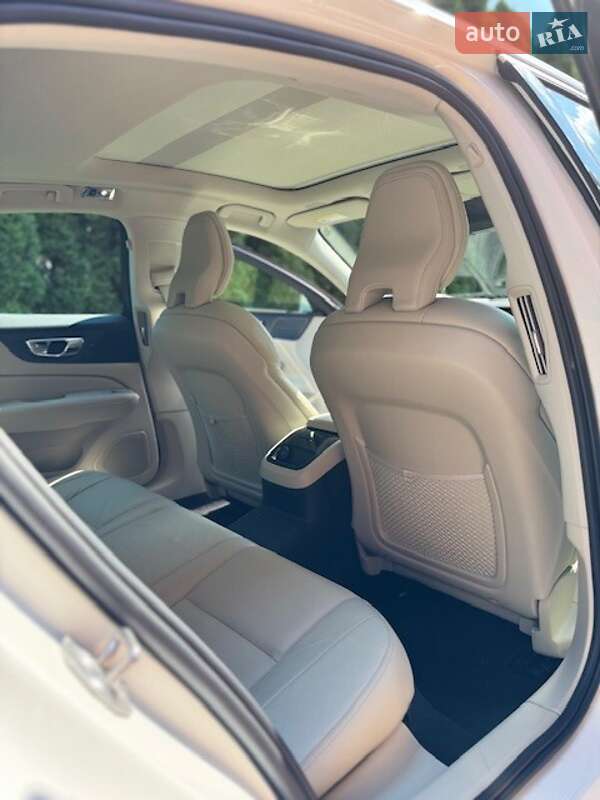 Седан Volvo S60 2020 в Києві фото 28 Седан Volvo S60 2020 в Києві