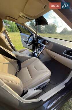 Седан Volvo S60 2012 в 