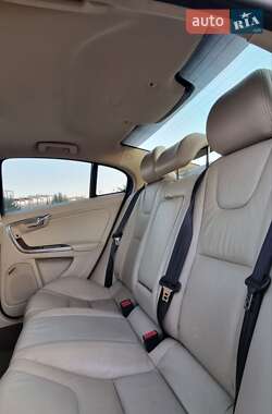 Седан Volvo S60 2012 в 