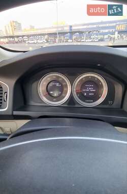 Седан Volvo S60 2012 в 