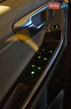 Седан Volvo S60 2012 в 