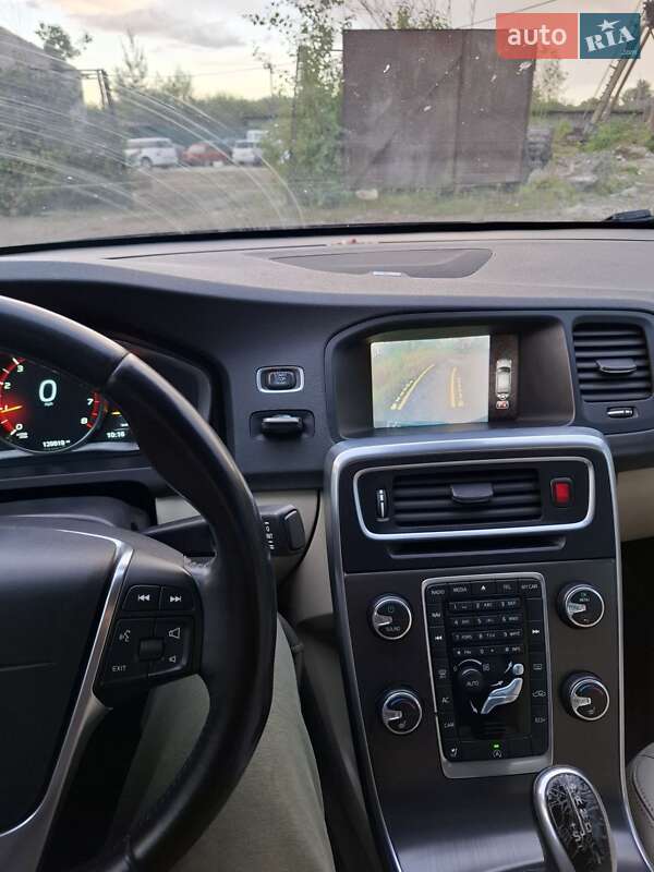 Седан Volvo S60 2015 в Отинії