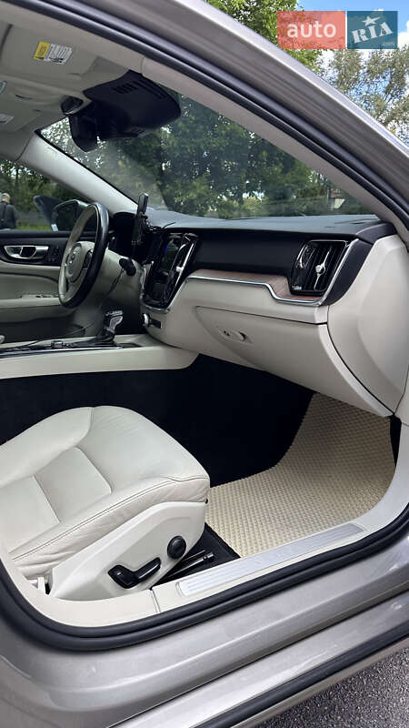 Седан Volvo S60 2020 в Славутиче