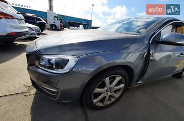Седан Volvo S60 2015 в 