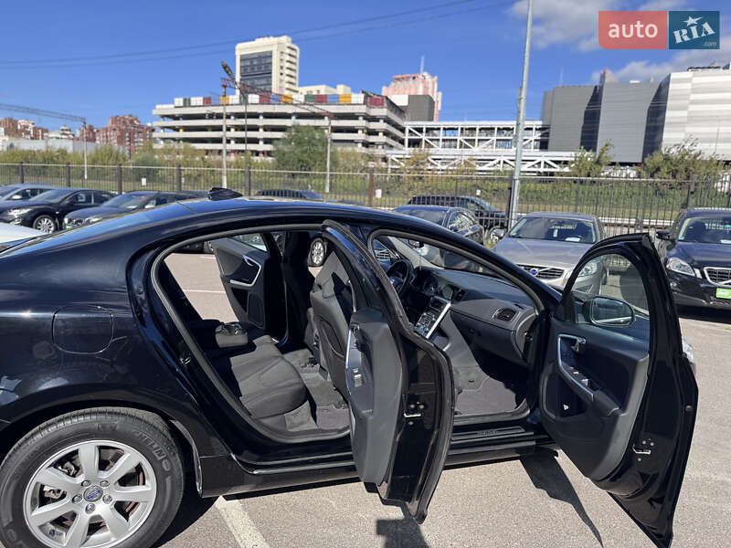 Седан Volvo S60 2012 в Киеве