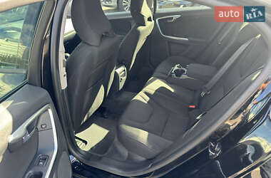 Седан Volvo S60 2012 в 