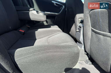 Седан Volvo S60 2012 в 