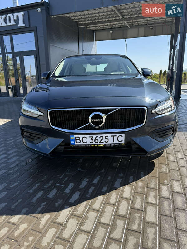 Седан Volvo S60 2018 в Золочеві