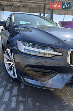 Седан Volvo S60 2018 в 