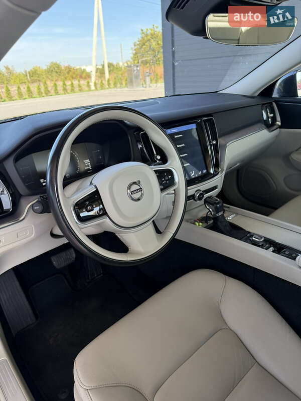 Седан Volvo S60 2018 в Золочеві
