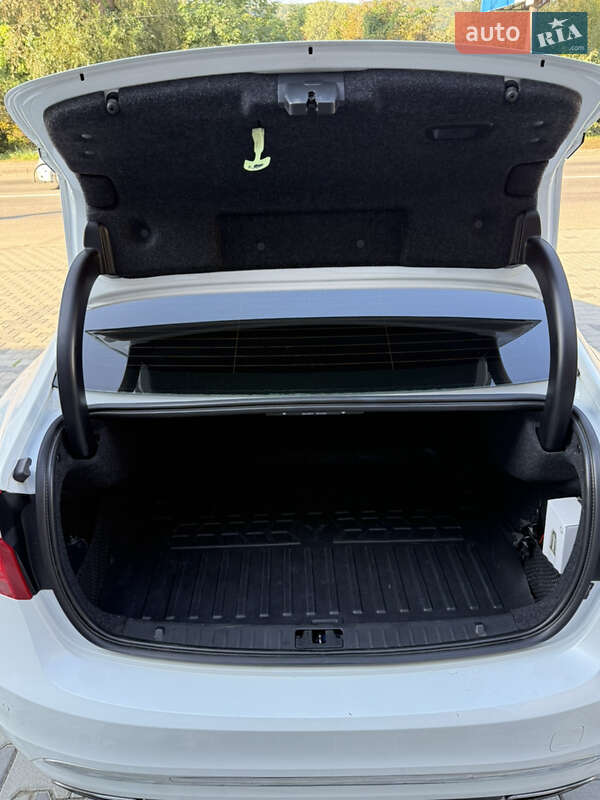 Седан Volvo S60 2015 в Черновцах