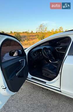 Седан Volvo S60 2015 в 