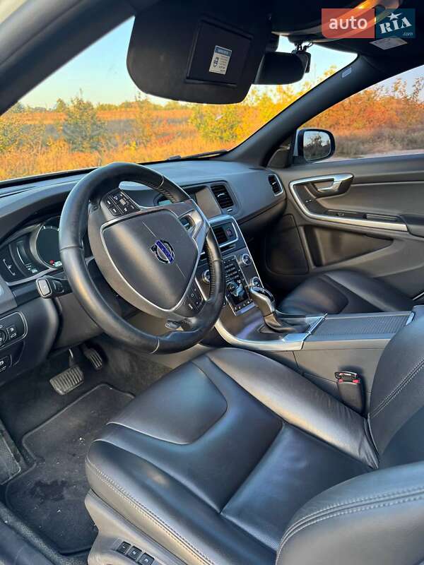 Седан Volvo S60 2015 в Харькове
