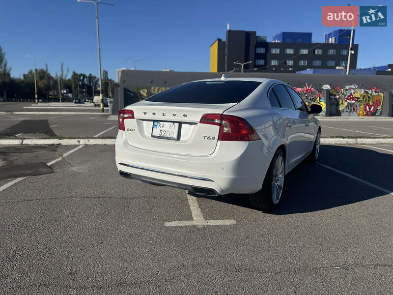Седан Volvo S60 2016 в Киеве