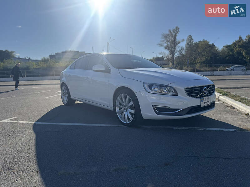 Седан Volvo S60 2016 в Киеве