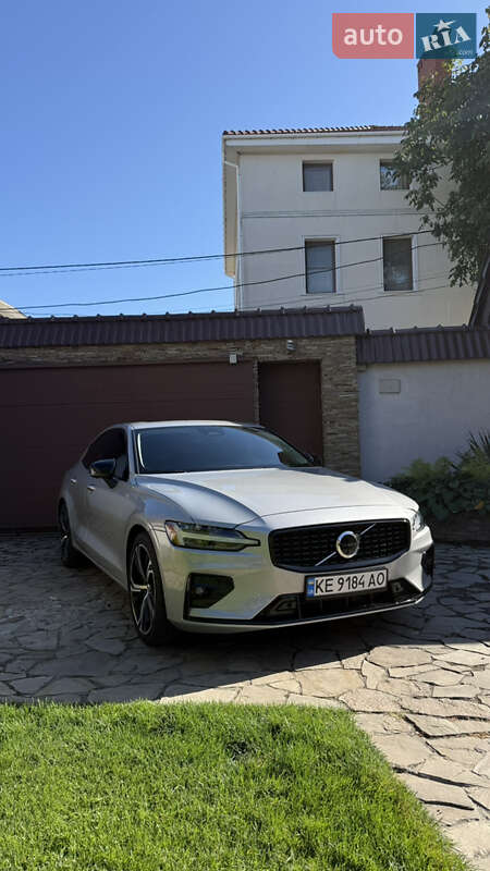 Седан Volvo S60 2023 в 