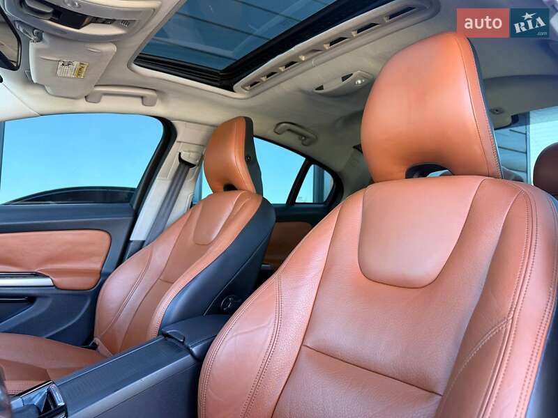 Седан Volvo S60 2013 в Ровно