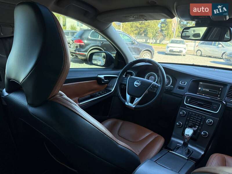 Седан Volvo S60 2013 в Ровно
