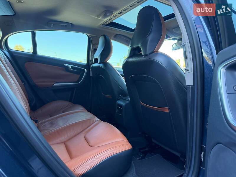 Седан Volvo S60 2013 в Ровно