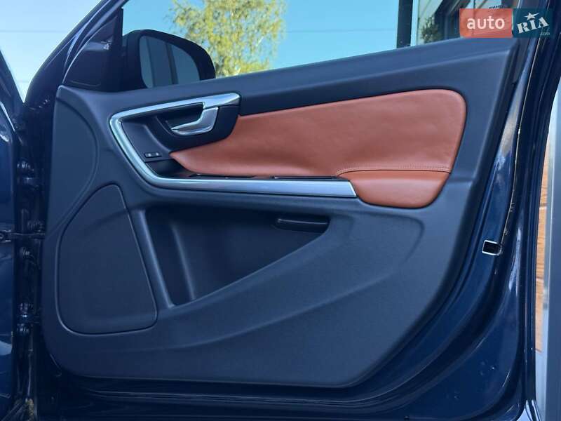 Седан Volvo S60 2013 в Ровно