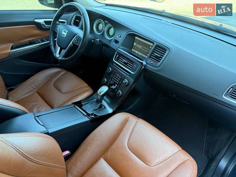 Седан Volvo S60 2013 в Ровно
