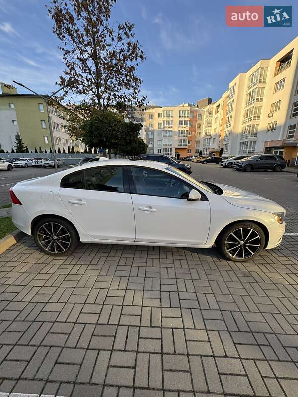 Седан Volvo S60 2016 в Львове