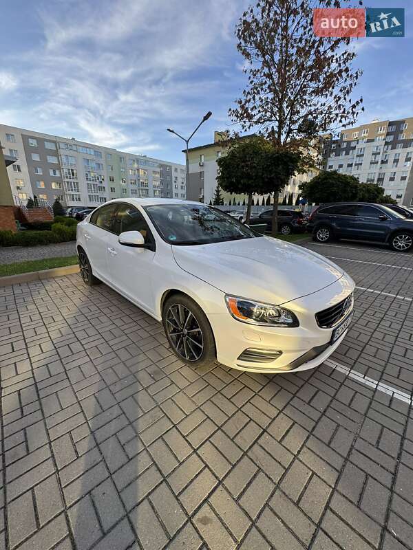 Седан Volvo S60 2016 в Львове