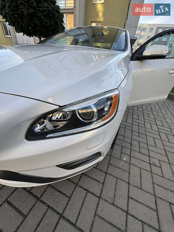 Седан Volvo S60 2016 в Львове