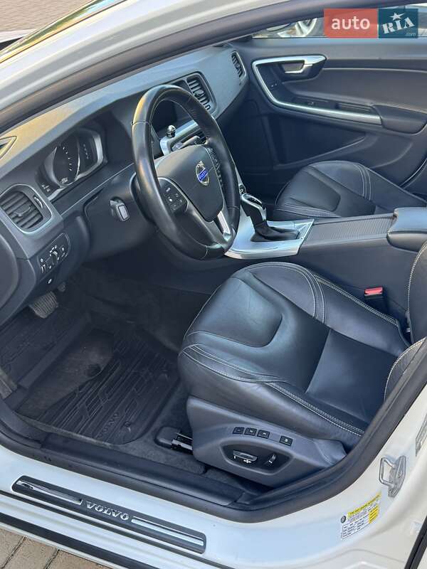 Седан Volvo S60 2016 в Львове