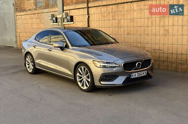 Седан Volvo S60 2019 в Киеве