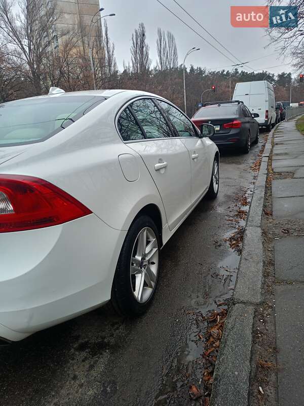 Седан Volvo S60 2014 в Києві