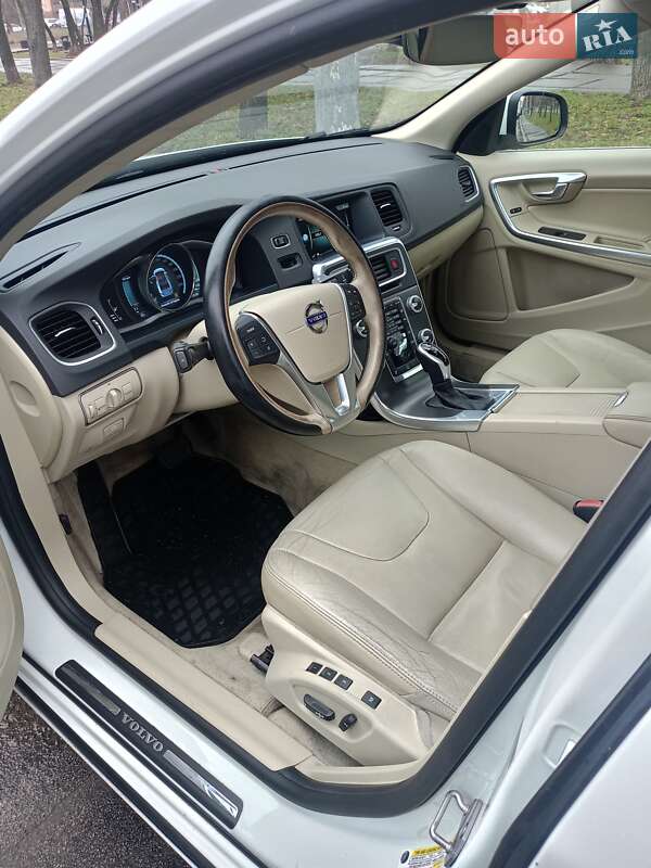 Седан Volvo S60 2014 в Києві