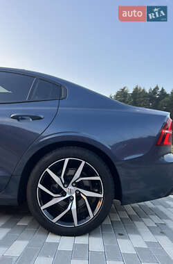 Седан Volvo S60 2020 в 