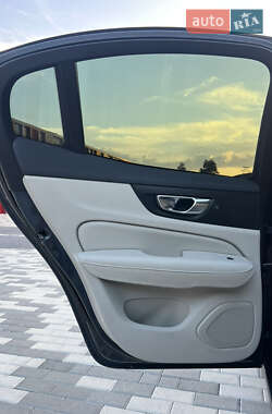 Седан Volvo S60 2020 в 