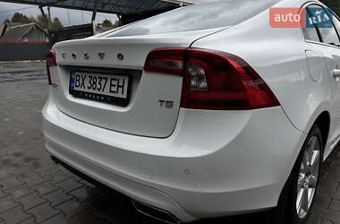 Седан Volvo S60 2015 в 